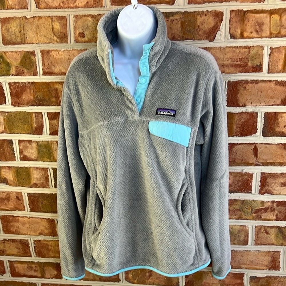 Patagonia Gray and Light Blue Fleece Pullover with snaps and pockets. Medium